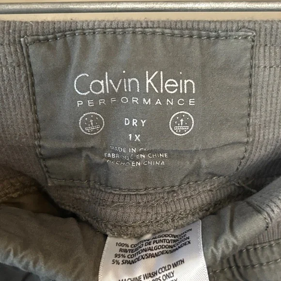 Calvin Klein Performance Green Active Capris - Picture 2 of 5